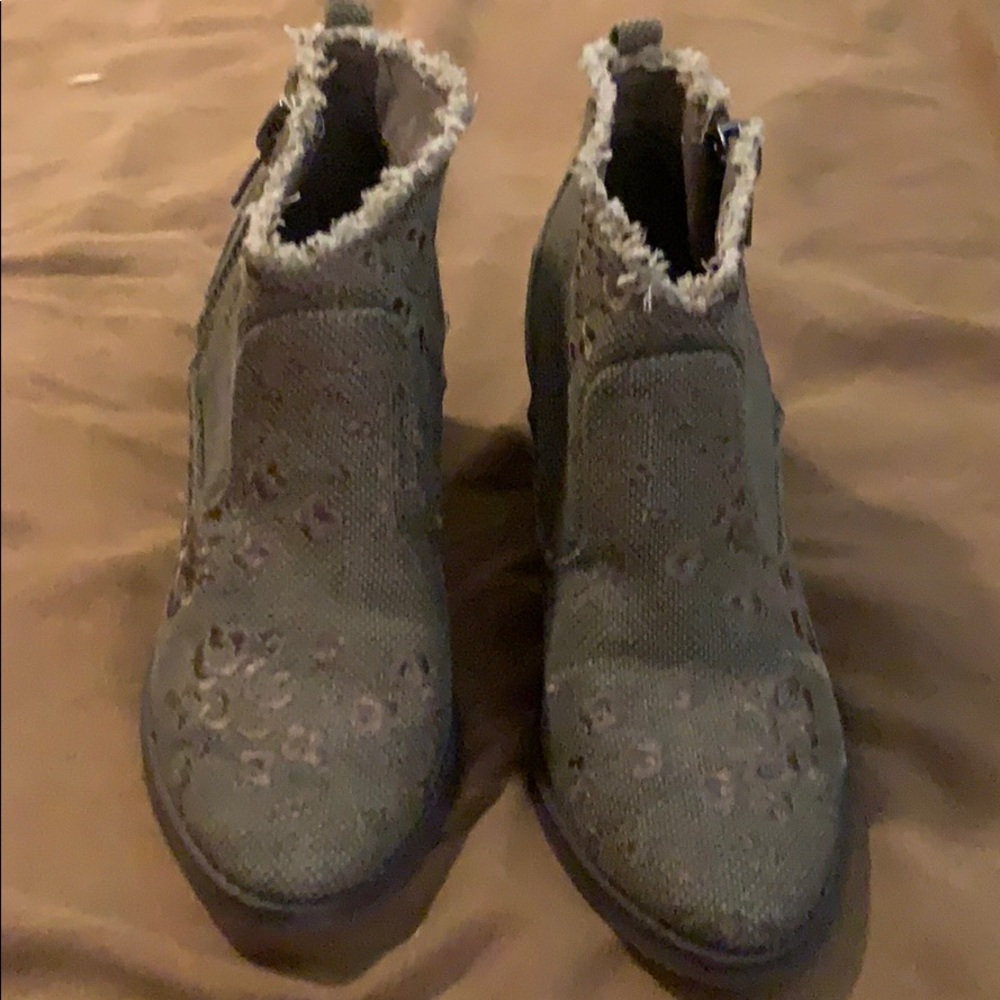 Naughty Monkey ankle boots size 7.5 khaki